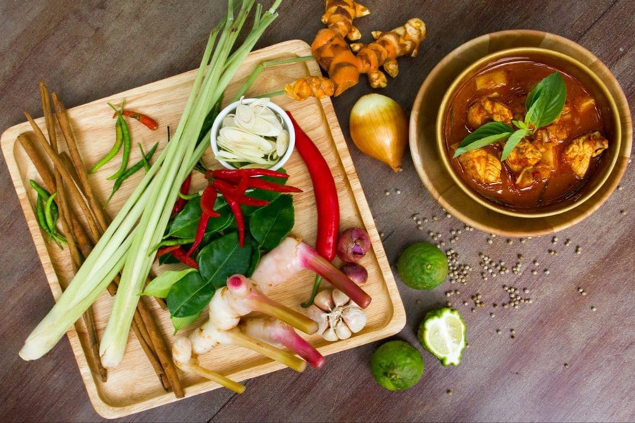 Le erbe esaltano i sapori tailandesi