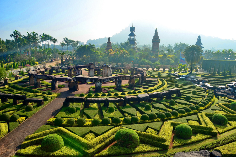 Il monumento di Stonehenge nel giardino di Nong Nooch