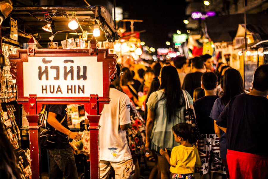 Il vivace mercato notturno di Hua Hin