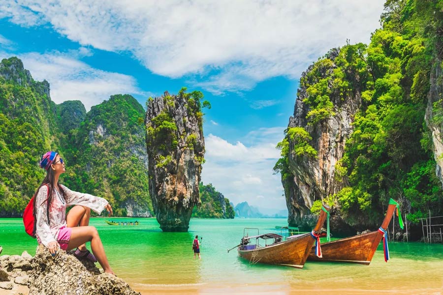 Viaggio in solitaria sulla spiaggia in Thailandia