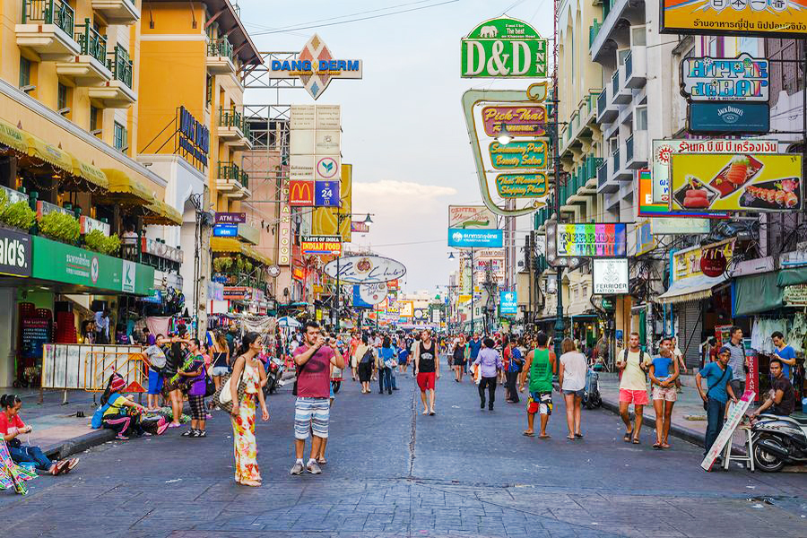 Vibrazioni e vita di strada vibranti su Khao San Strada
