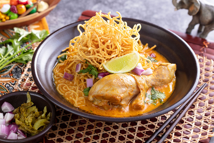 Zuppa di noodle al curry e cocco
