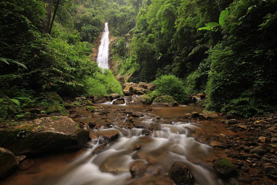 Panoramica della cascata di Khun Korn