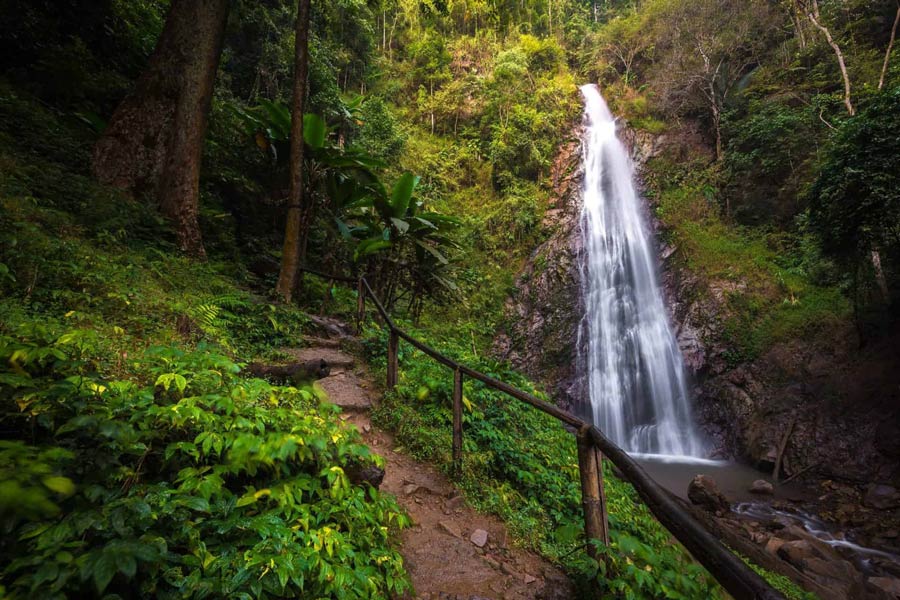 Trekking verso la cascata
