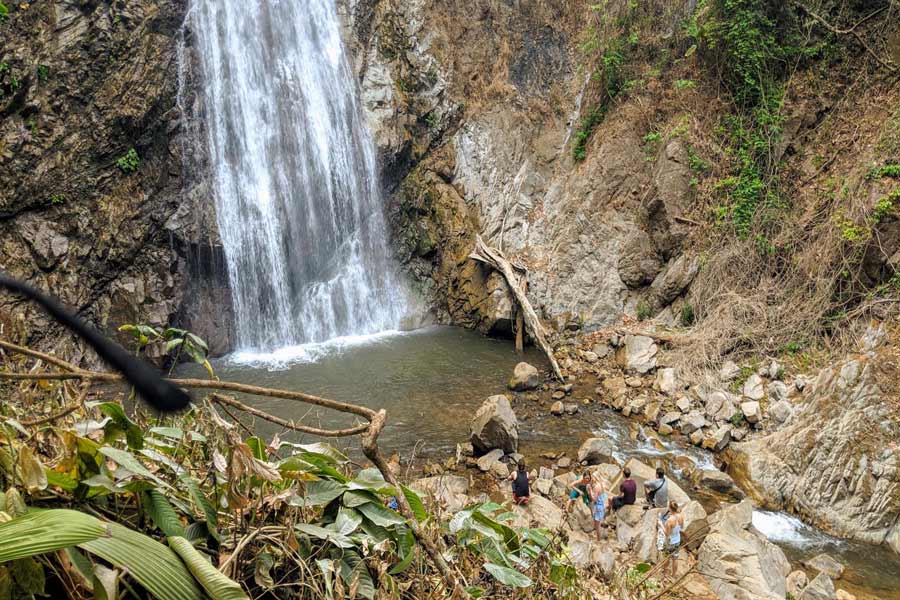 Immergetevi e rilassatevi nella piscina della cascata