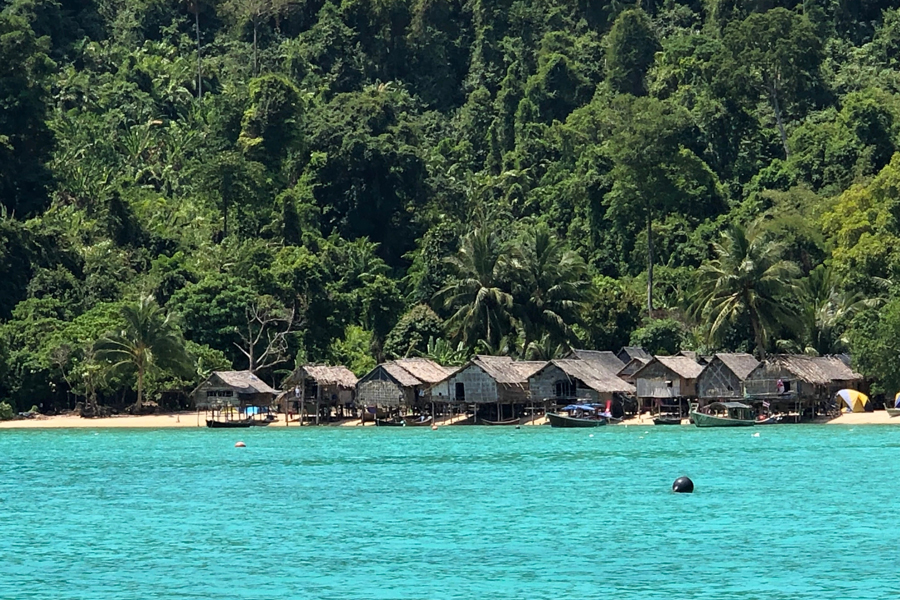 Villaggi di pescatori vicino alla spiaggia di Koh Phra Thong
