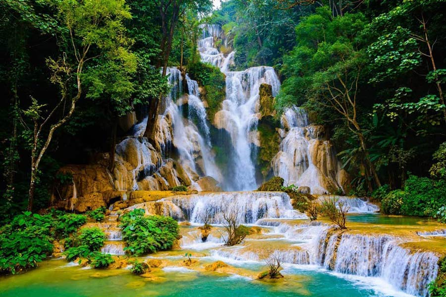 La bellezza naturale della cascata di Kuang Si