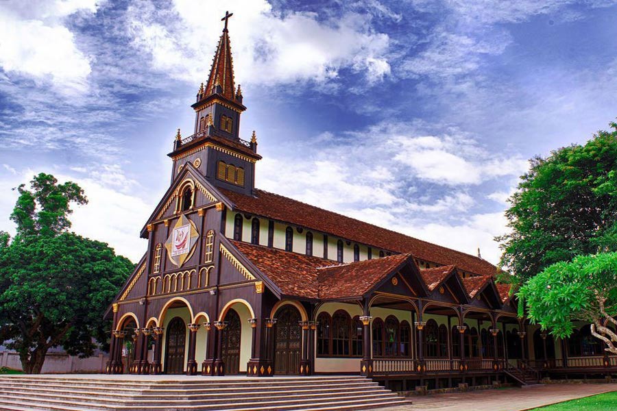 La Cattedrale di legno di Kon Tum