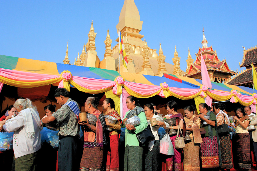 Laos, al That Luang Festival: Guida di viaggio 2024
