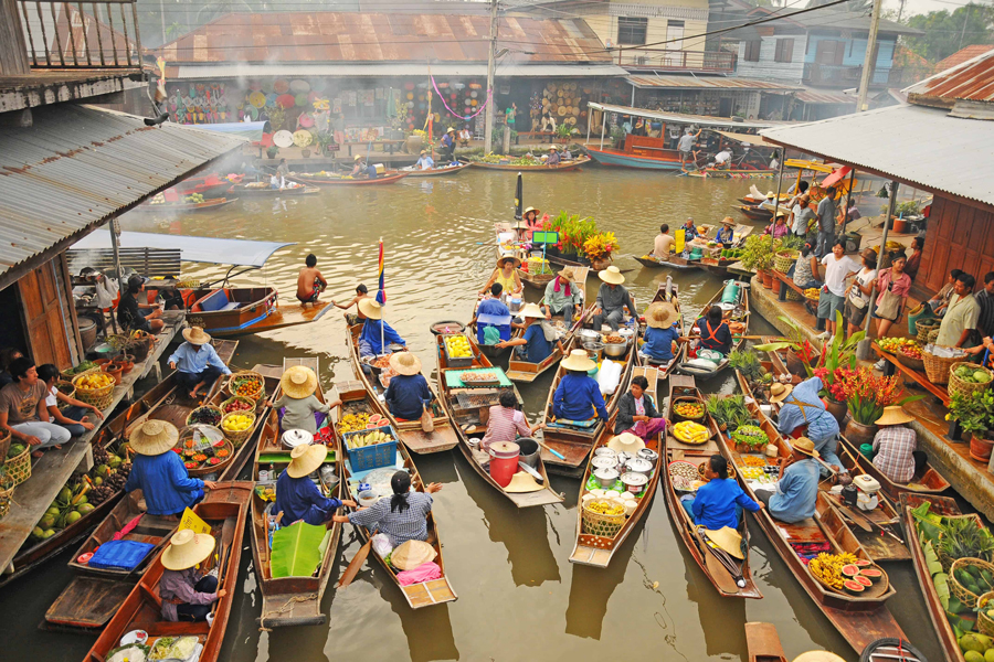 Il vivace market galleggiante của Damnoen Saduak