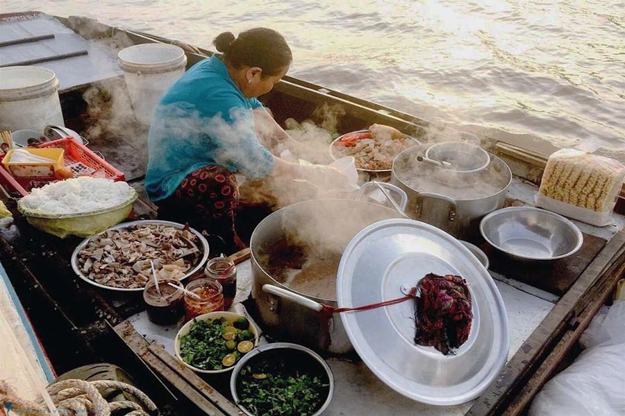 Mercato galleggiante di Nga Bay