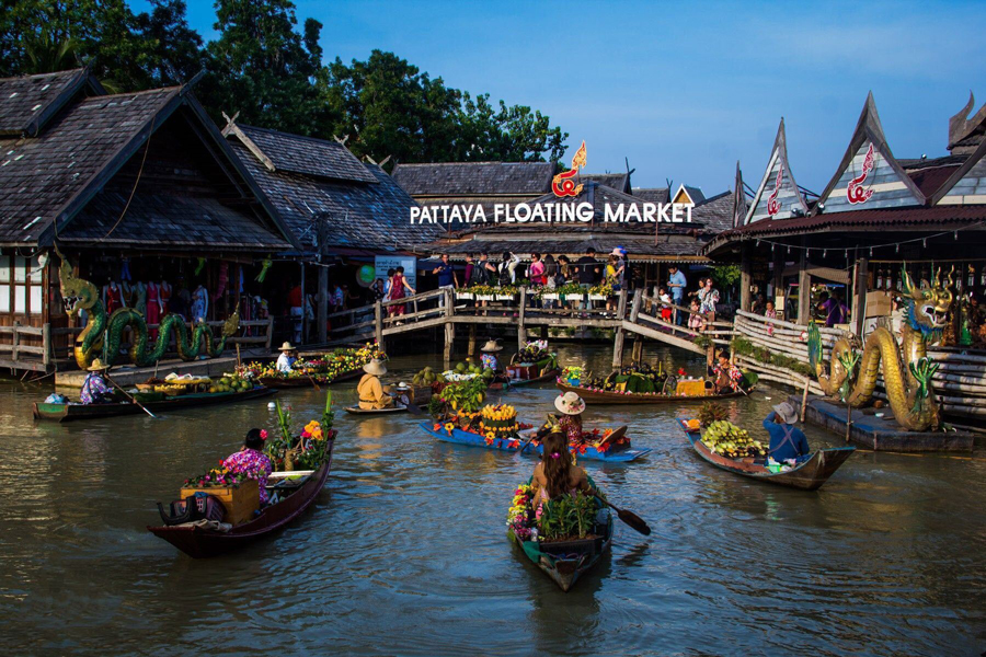 Il bellissimo mercato galleggiante di Pattaya