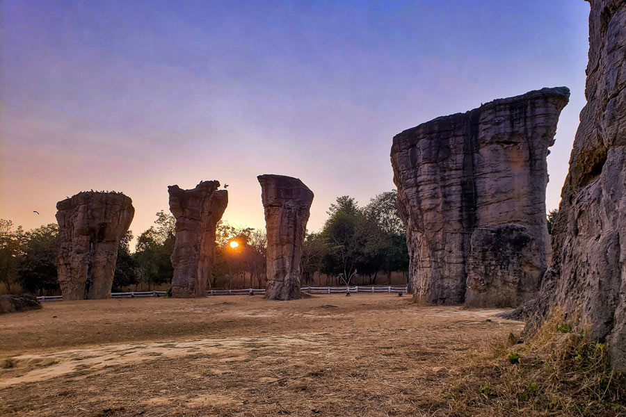 Mor Hin Khao - Guida di viaggio - Attrazione in Thailandia
