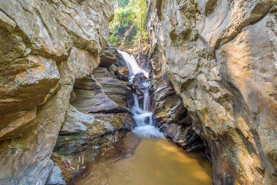 Panoramica sul clima della cascata di Mok Fa