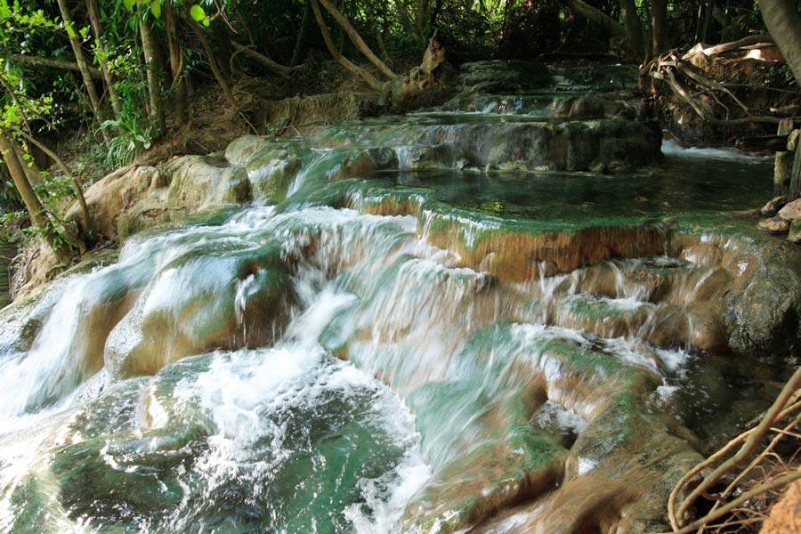 la cascata Nam Tok Ron 