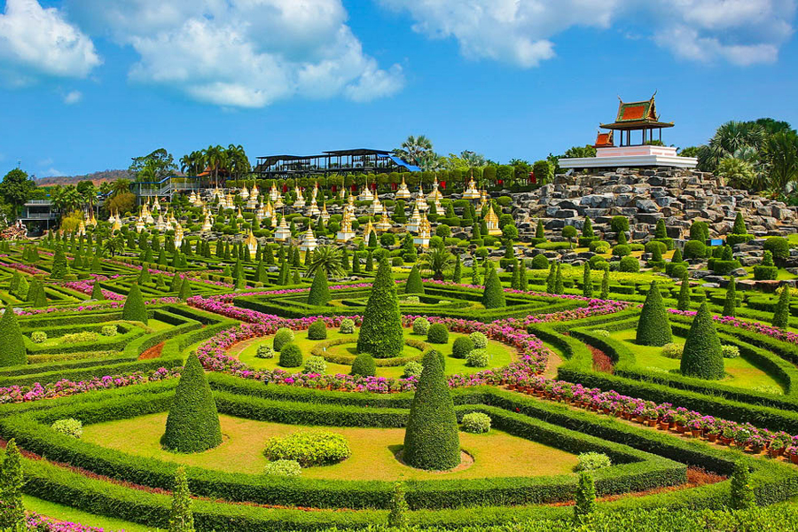 Lo splendido scenario del Giardino tropicale di Nong Nooch