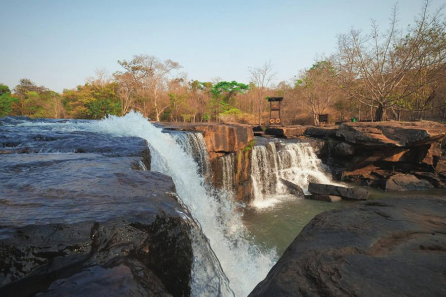 Panoramica della cascata di Tat Ton