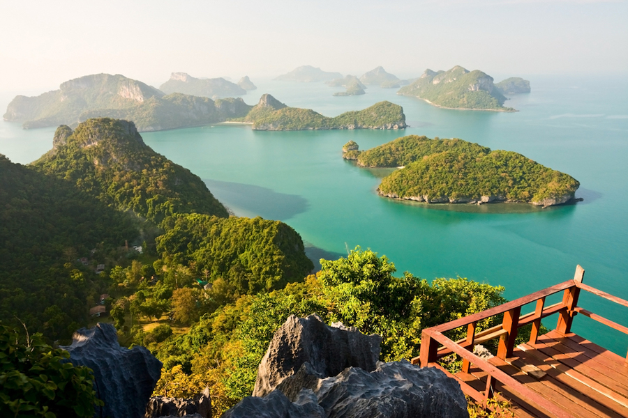 Numerose bellissime barriere coralline si trovano nel Parco marino nazionale di Ang Thong