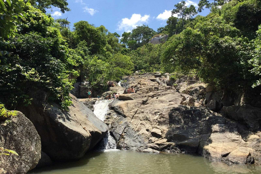 Esplorare il Parco nazionale delle cascate di Than Sadet
