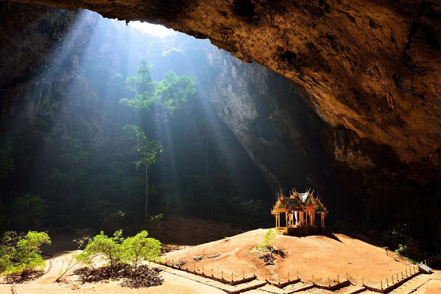 Padiglione reale all'interno della grotta