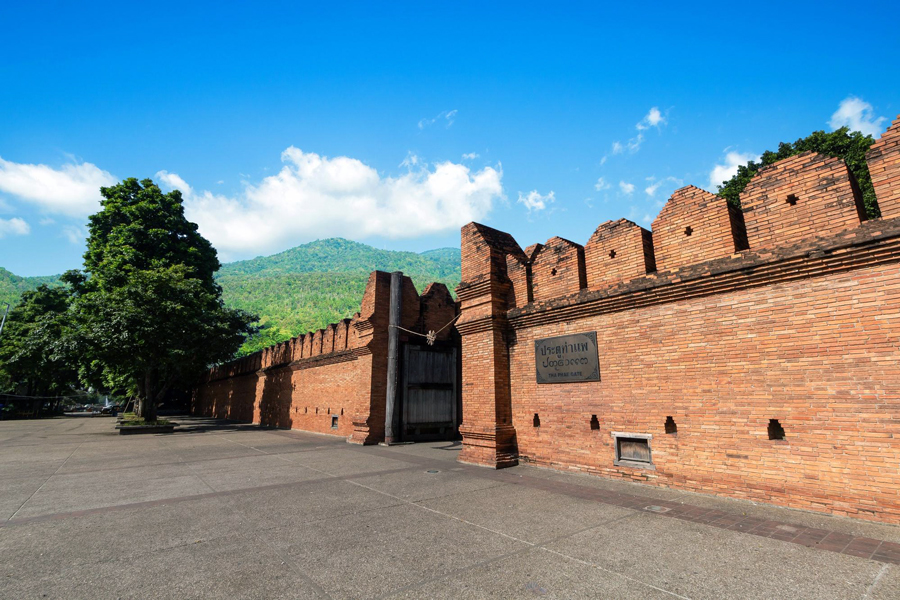 La porta storica di Tha Phae