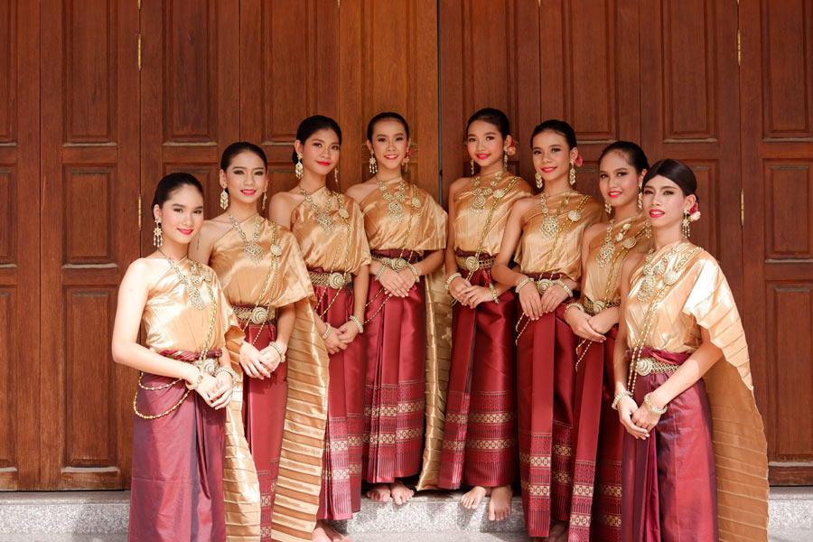 Chut Thai formale per le donne