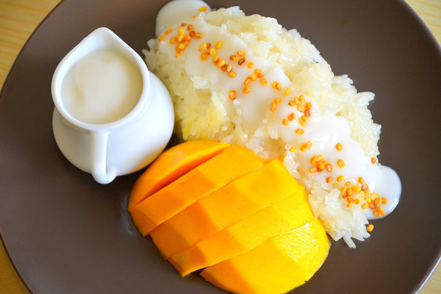 Riso appiccicoso al mango