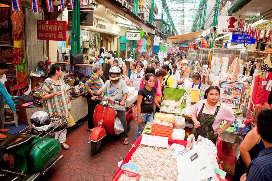 Shopping a Chinatown