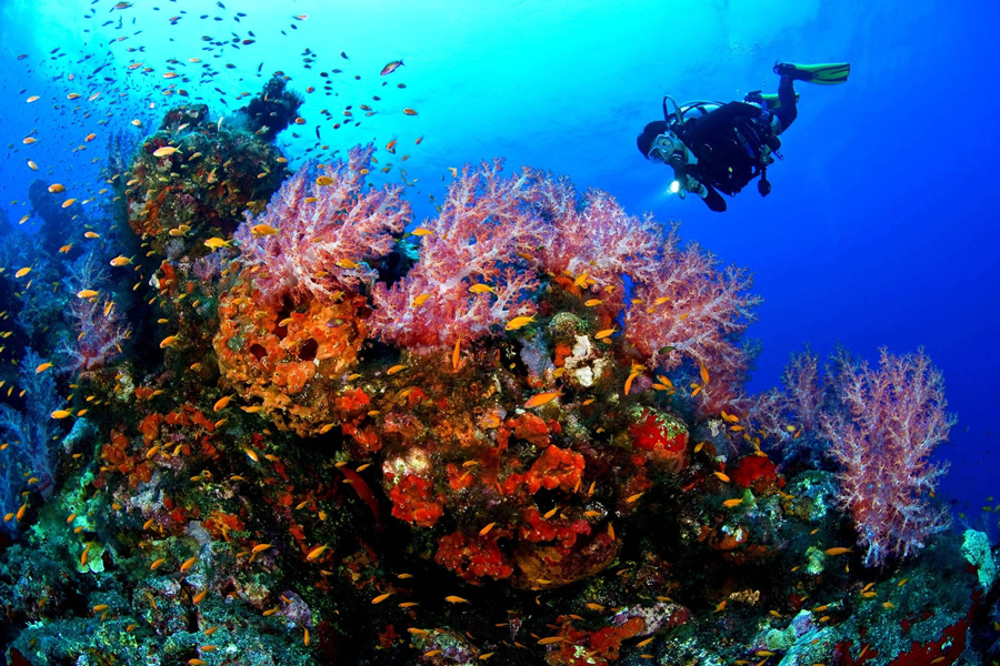 L'acqua cristallina della spiaggia di Ao Sane è adatta per lo snorkeling e le immersioni