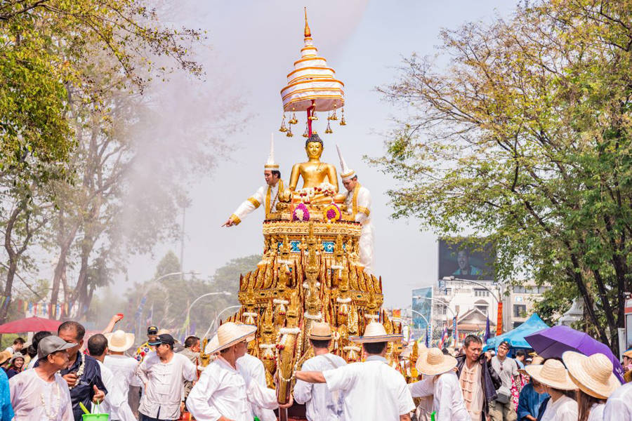 Una parata a Chiang Mai durante il festival Songkran