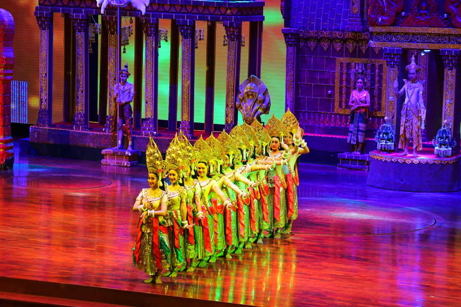 Ammira gli spettacoli culturali tailandesi