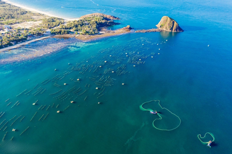 Spiaggia dell'isola di Yen a Phu Yen