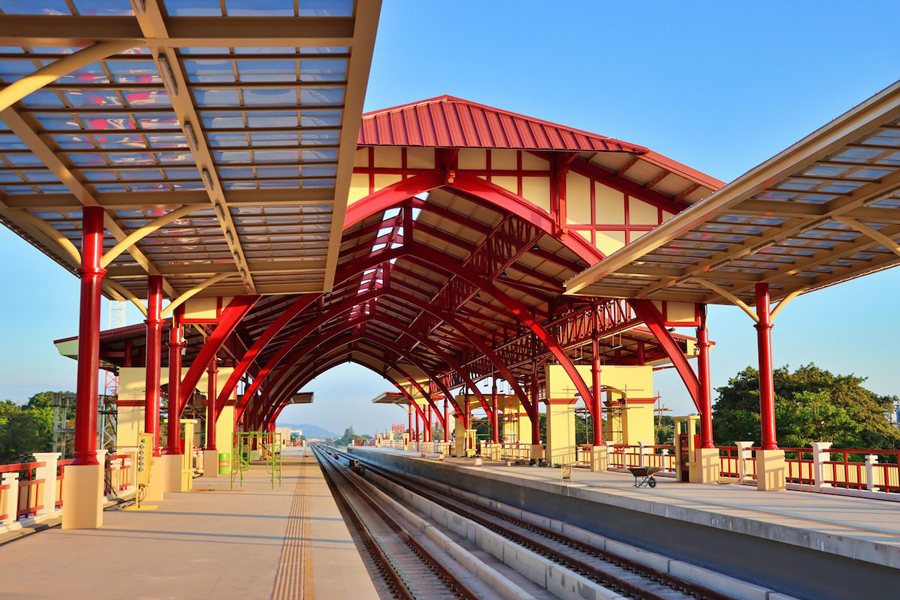 Stile architettonico unico della stazione ferroviaria di Hua Hin