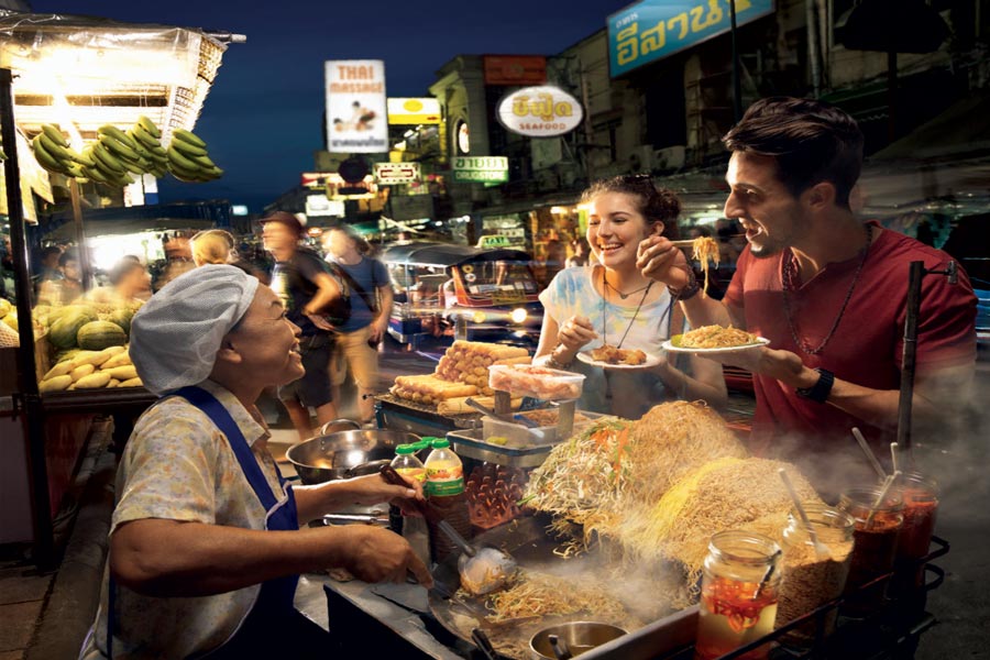 Esplorare lo street food tailandese invece della tradizionale cena di Natale