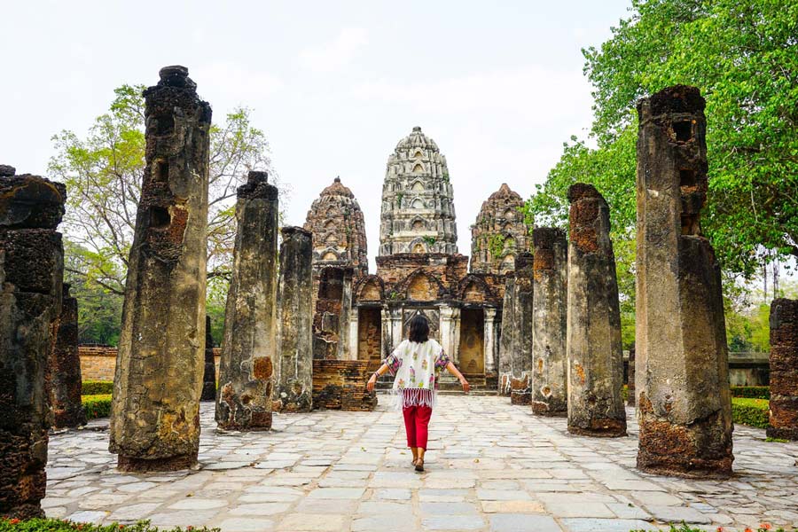 Esplorare le rovine dell'antica città di Sukhothai