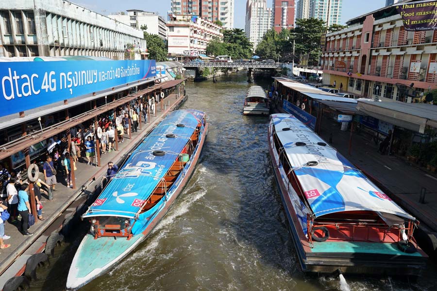 Taxi sul canale a Bangkok