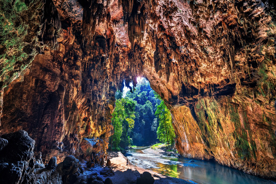 La grotta di Tham Lod si trova nella provincia di Mae Hong Son