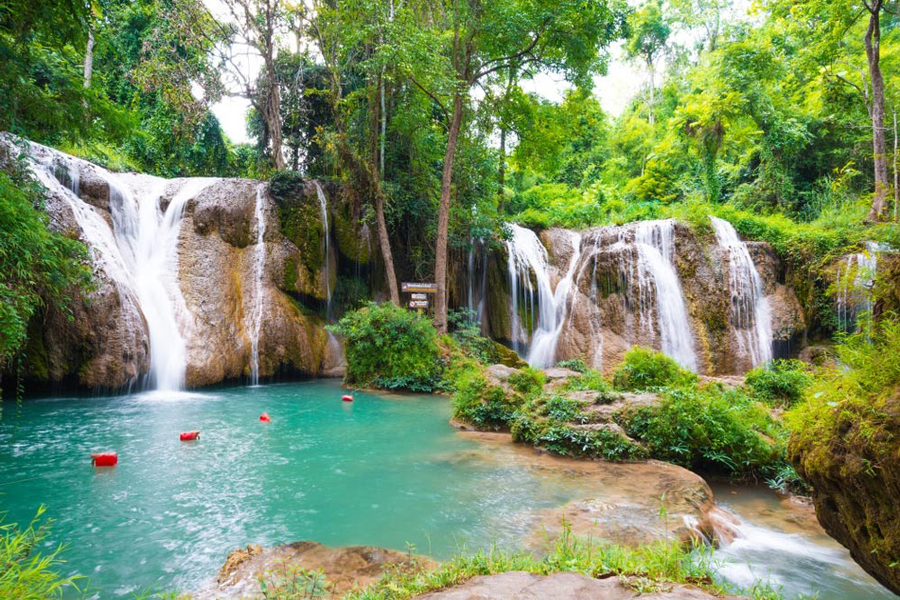 Trascorri del tempo presso le maestose cascate del parco