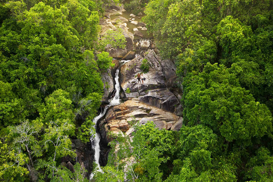 Cascata maestosa di Than Sadet