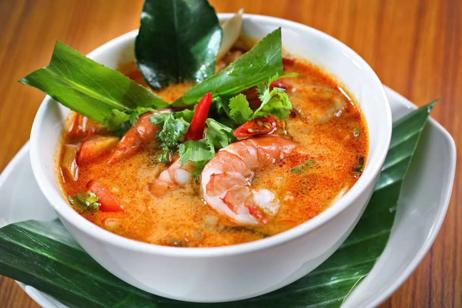 Tom Yum è un piatto associato allo stile di vita dei thailandesi vicino a fiumi e canali
