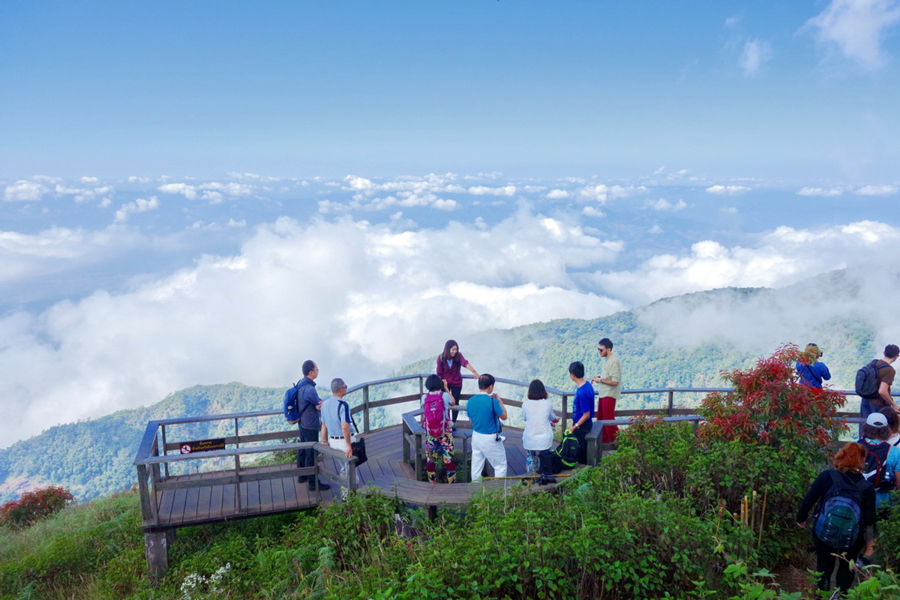 La vista panoramica dalla vetta del Doi Inthanon