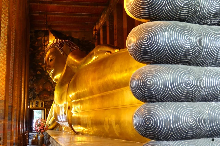Statua gigante del Buddha reclinato