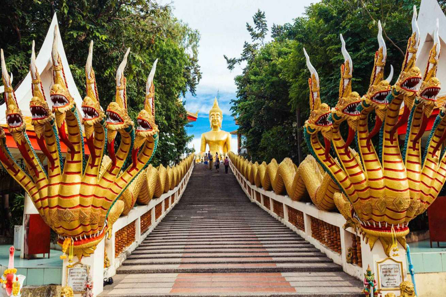 Il Wat Phra Khao Yai