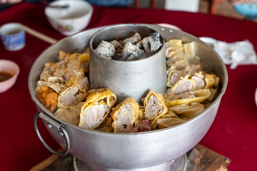 Yunnan hot pot al ristorante di Ban Rak Thai 