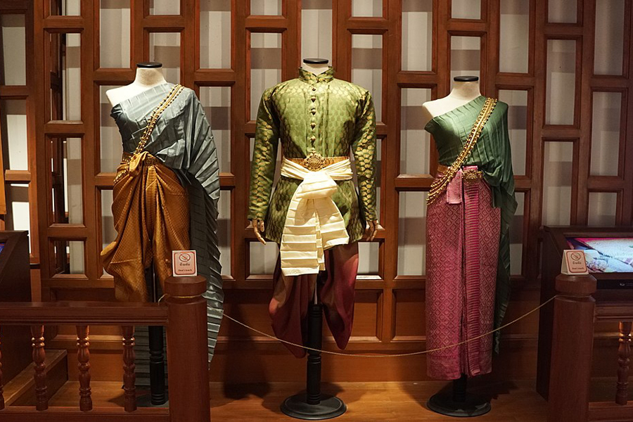 La seta è viene usata negli abbigliamenti tradizionali