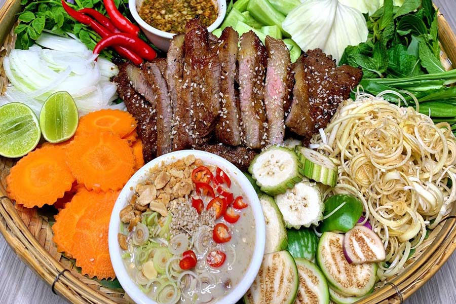 Piatto a Base di Prahok
