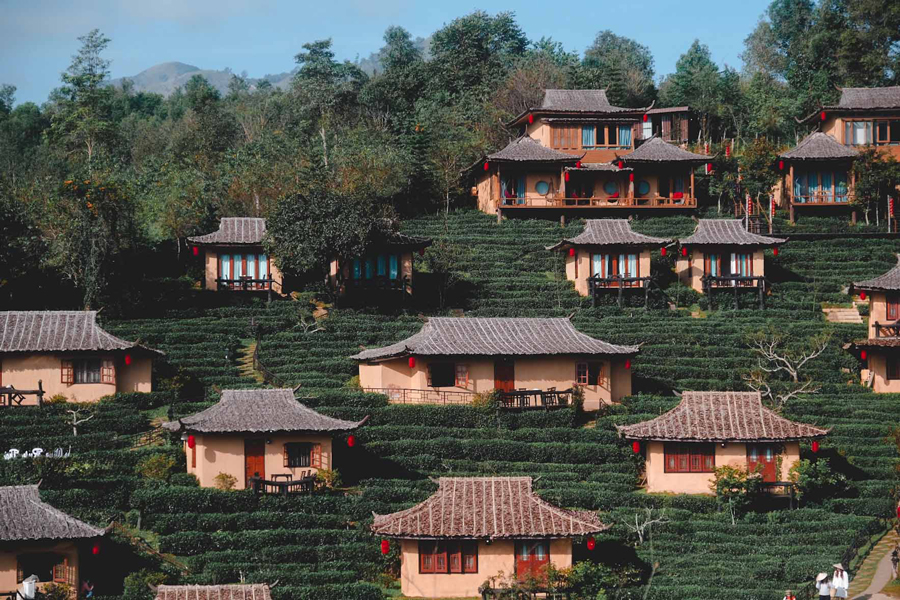 Le case hanno un'audace architettura cinese