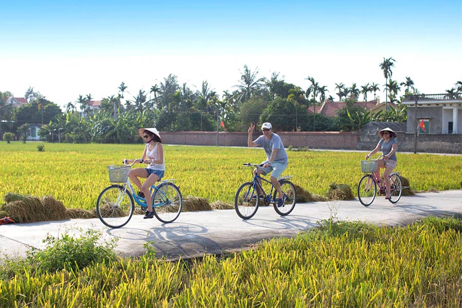 In bicicletta intorno a Yen Duc