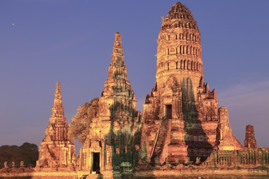 Le storiche rovine del Wat Chaiwatthanaram ad Ayutthaya