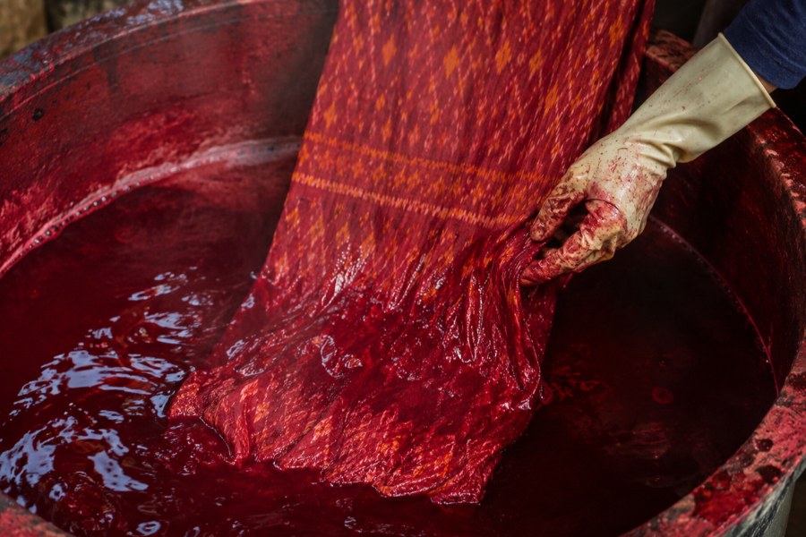 Processo di tintura rosso naturale